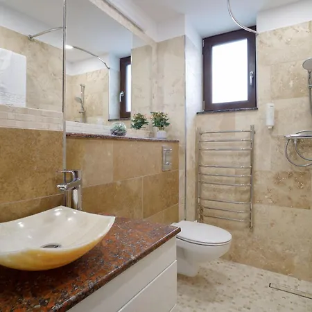 فندق Pensiunea Natalya 4*
